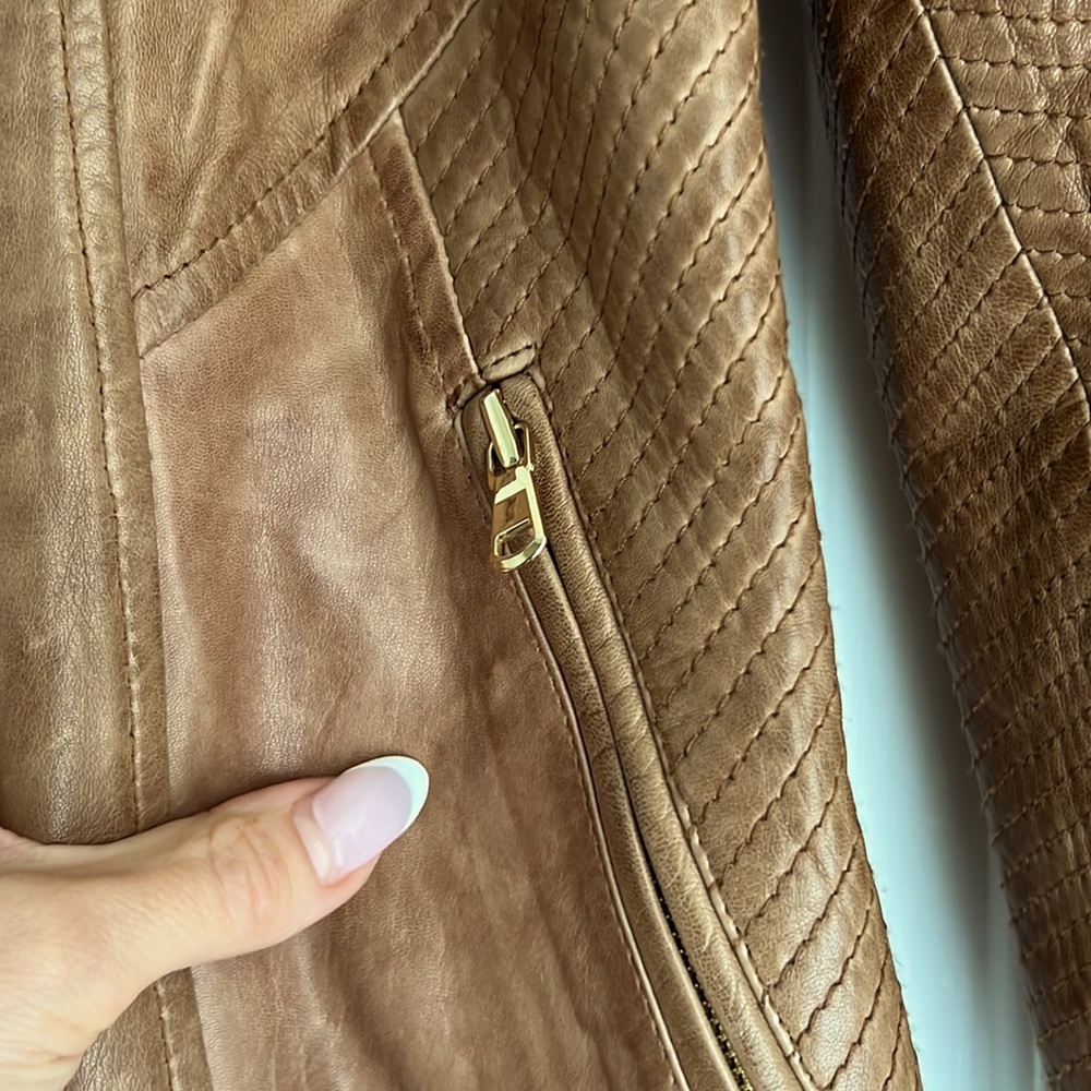 Danier buttery soft leather jacket - Picture 3 of 10
